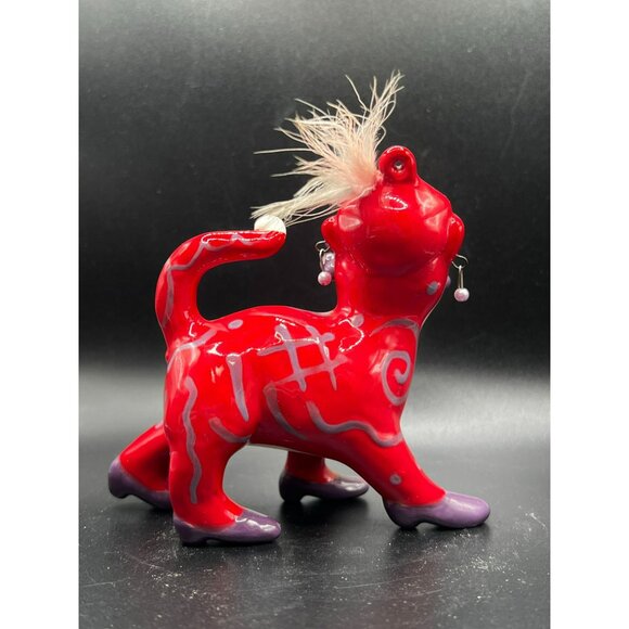 WhimsiClay by Amy Lacombe Cat Figurine GINNY 2007 #11022 with Tag Red w/ Feather - Picture 3 of 9
